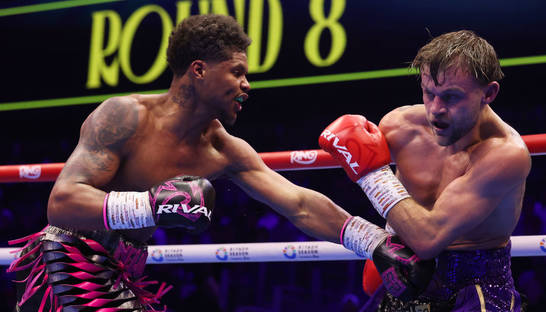 Стивенсон техническим нокаутом победил боксера на замену в Эр-Рияде