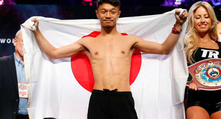 Накатани нокаутом защитил титул WBC в легчайшем весе