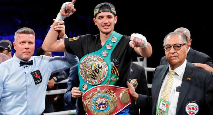 Себастьяна Фундору лишили титула чемпиона WBO: титул вакантен