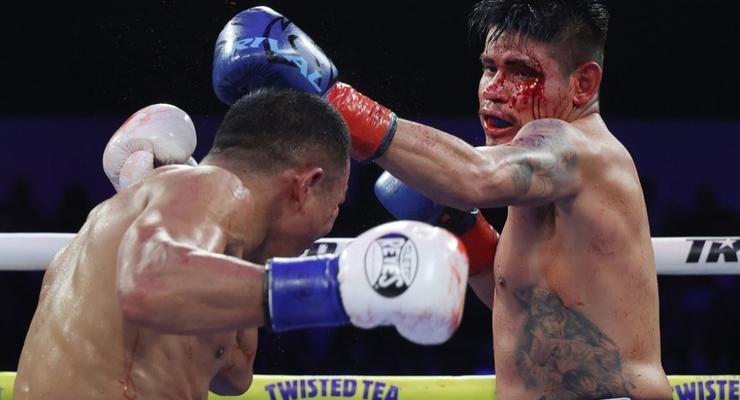 Наваррете удерживает титул WBO, одержав спорную победу над Суаресом