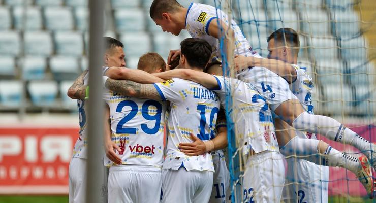 Динамо відзначає 30-те чемпіонство новою емблемою на матчі з Колосом