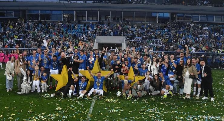Динамо Київ відзначає 30-й чемпіонський титул новим логотипом, присвяченим Збройним Силам України