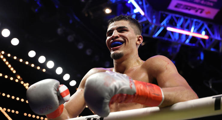 Заяс одерживает победу над Гарсией и завоевывает титул WBO в напряженном бою