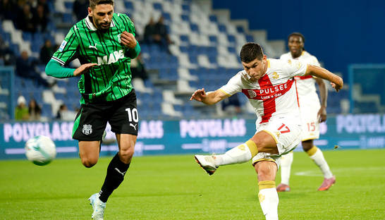 Дженоа одерживает победу над Сассуоло: Малиновский забивает и получает желтую карточку