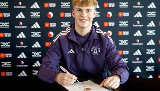 Манчестер Юнайтед привлекает 16-летнего голкипера Чарли Харди