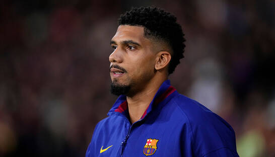 Рональд Араухо повертається в Барселону: тисячі вболівальників очікують на його тренування