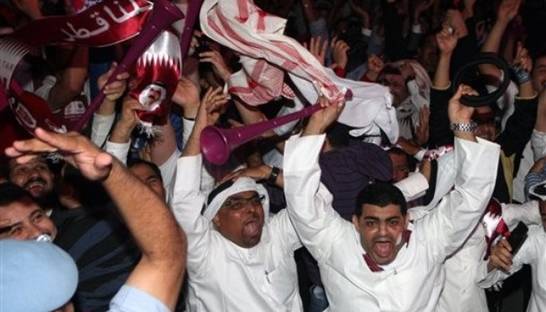 В столице Катара ликующая толпа заблокировала дорожное движение