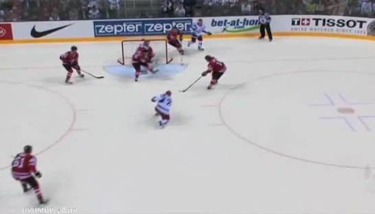 Россия одерживает волевую победу над Канадой