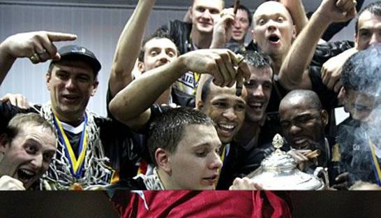 Будивельник вырвал чемпионство в Донецке