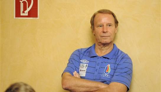 Тренер футбольной сборной Азербайджана подвергся нападению