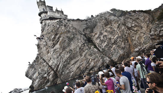 Фотогалерея: Прыжок из гнезда. В Ялте прошли самые престижные соревнования по клифф-дайвингу