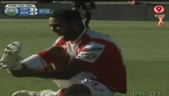 Не для слабонервных. Шокирующий перелом аргентинского игрока