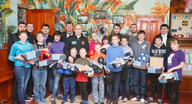 Братья Байсангуровы провели благотворительную акцию в детском доме