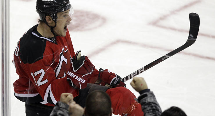 NHL: Поникаровский помог Дэвилс обыграть Торонто