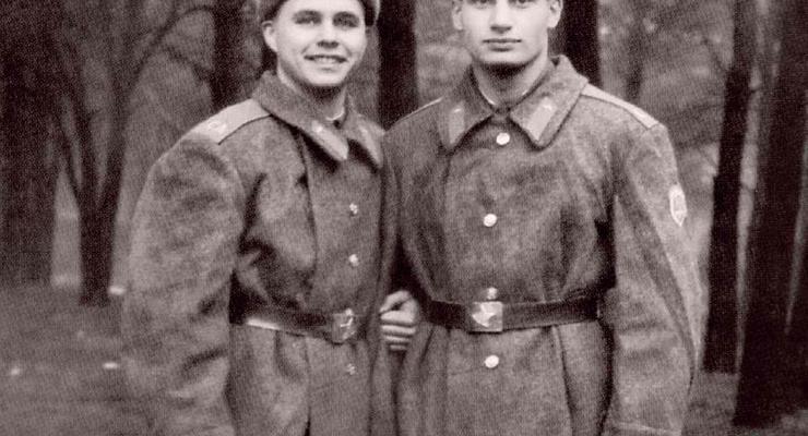 Фан-клуб братьев Кличко опубликовал эксклюзивное армейское фото Виталия
