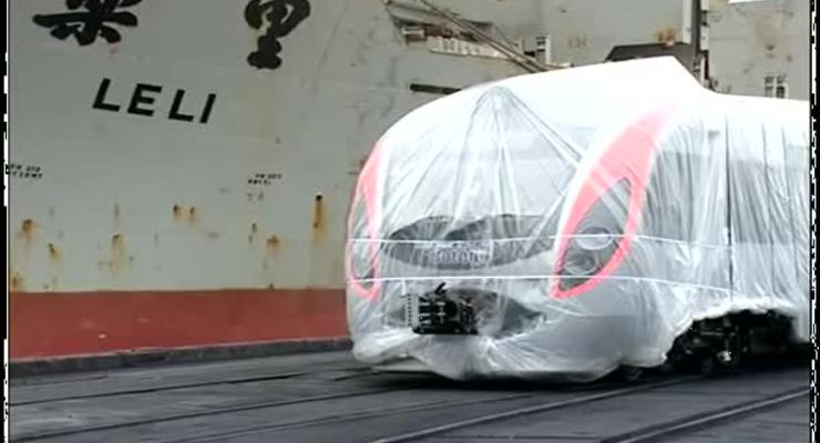 Прибытие поезда. Выгрузка экспрессов Hyundai в Одессе