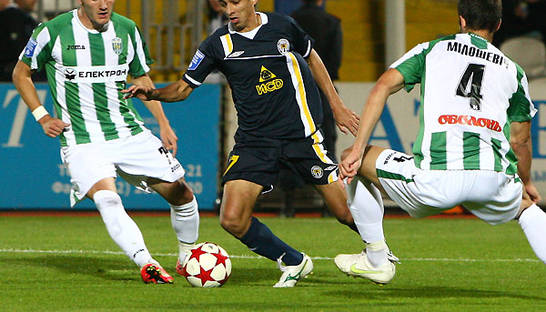 Металлург по пенальти переиграл Карпаты в полуфинале Кубка Украины