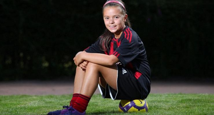 Милан подписал десятилетнюю девочку