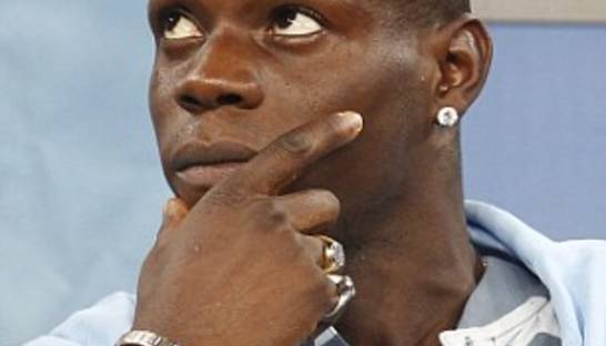 В стиле Милевского. Балотелли курит и не хочет бросать (ФОТО)