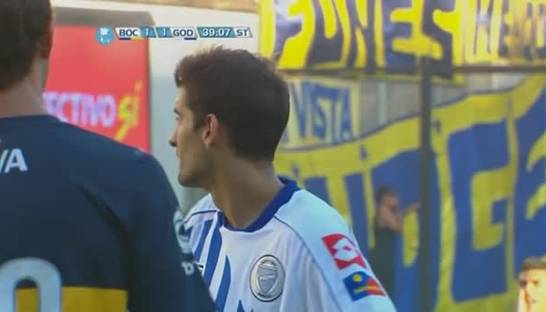 Футболист пострадал от углового флажка