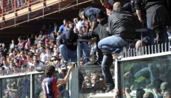 Наказание за хулиганство. Фанатов Дженоа отправили за решетку