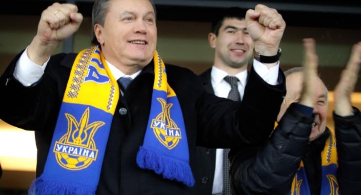 Янукович в раздевалке поздравил футболистов сборной Украины (ВИДЕО)