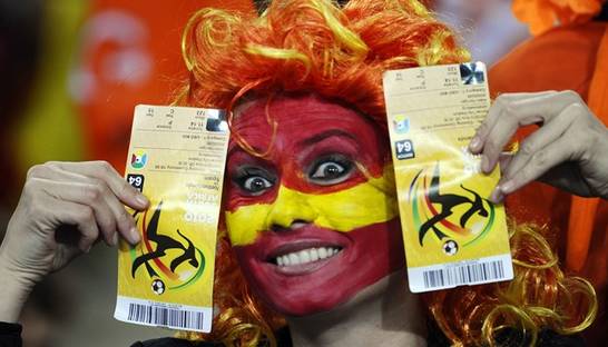 Футбольные болельщики активно раскупают билеты на чемпионат мира-2014