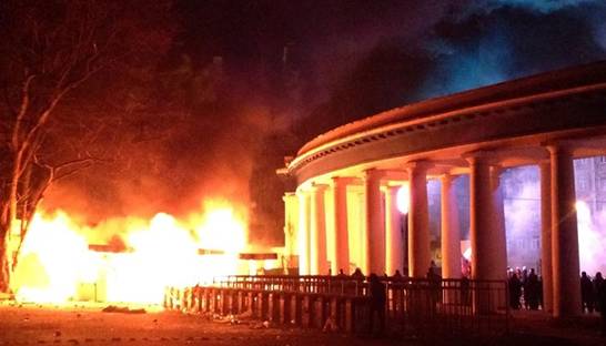 Во время беспорядков на Грушевского пострадали портрет Лобановского и кассы Динамо