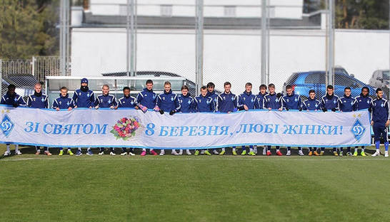 Игроки киевского Динамо поздравили женщин с наступающим 8 марта