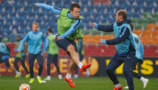 Веселый Коноплянка и неожиданный гость: Как Днепр в Голландии тренировался