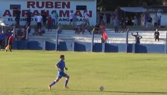 13-летний вратарь поймал мяч после углового и забил гол