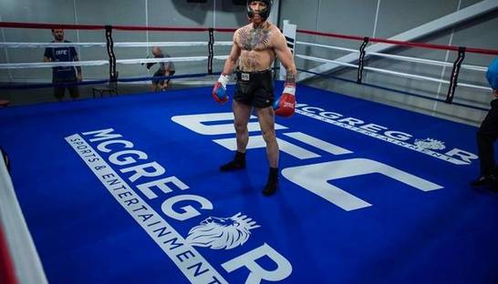 Макгрегор провел спарринг в дизайнерских шортах