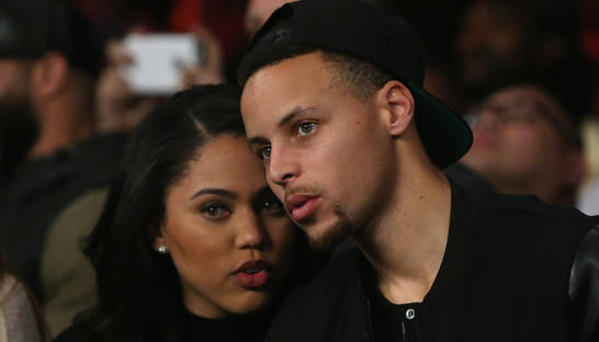 Семейный аллей-уп: Карри забил данк с подачи своей жены