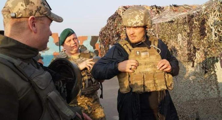 Усик прокомментировал свой визит в зону АТО