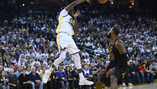 Дрэймонд Грин надел оригинальные кроссовки на рождественский матч с Кавс