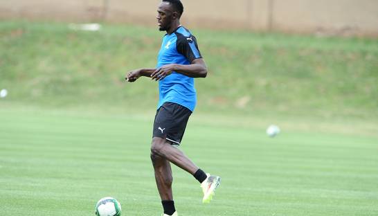 Усэйн Болт официально начал футбольную карьеру