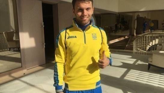 Караваев едва не устроил пожар, задувая праздничную "свечку"