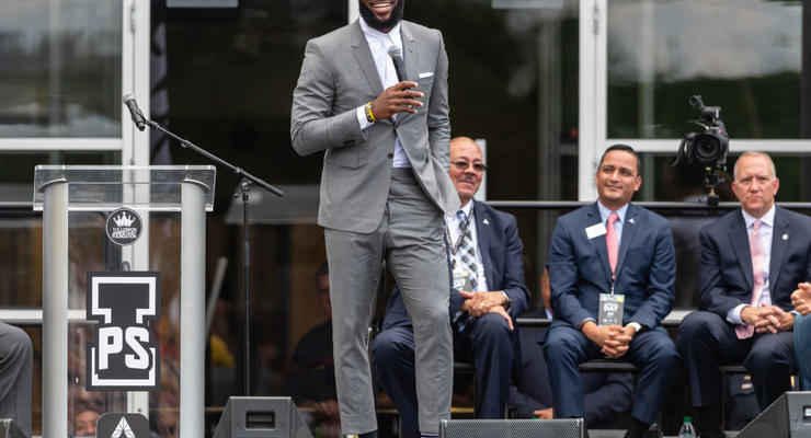 ЛеБрон не думает о завершении карьеры