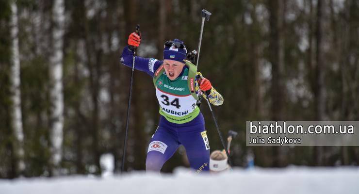 Меркушина вошла в 10-ку лучших в гонке преследования ЧЕ по биатлону