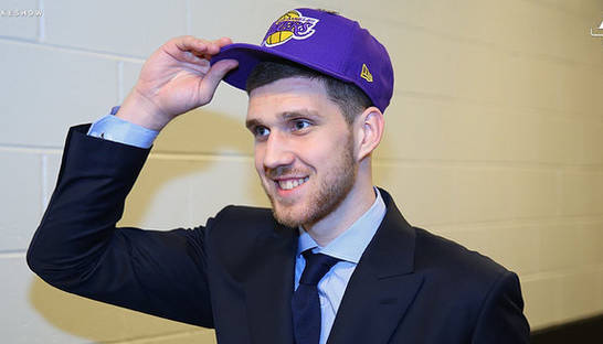 Михайлюк получил перелом пальца руки и пропустит ближайшие матчи Детройта