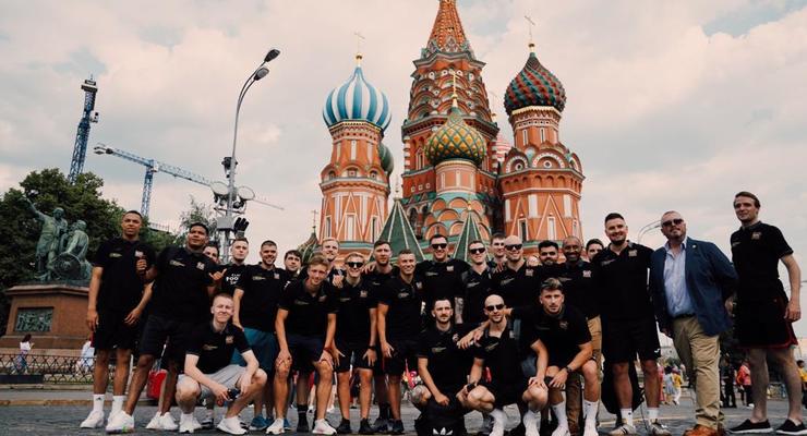 Игрок Шеффилда занялся поисками девушки для секса после приезда в Москву