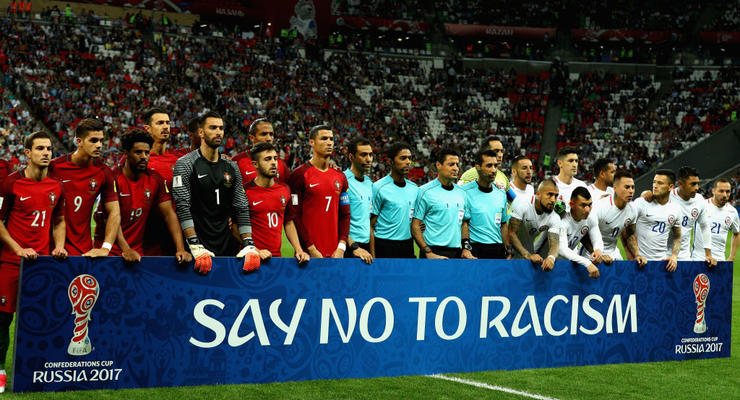 ФИФА позволит арбитрам присуждать техническое поражение за расизм и дискриминацию