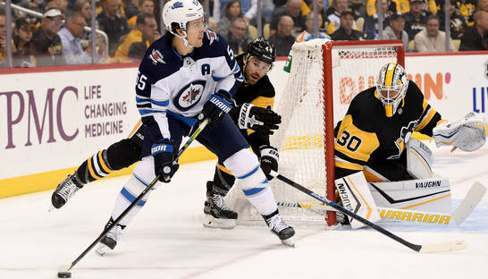 Пожилая болельщица впервые посетила матч НХЛ и расплакалась от счастья