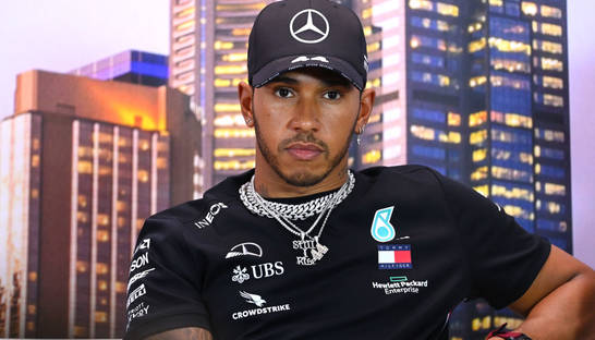 "Останавливаться нельзя": Хэмилтон вышел на протест против расизма в Британии