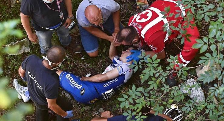 Известный велосипедист упал с моста во время гонки