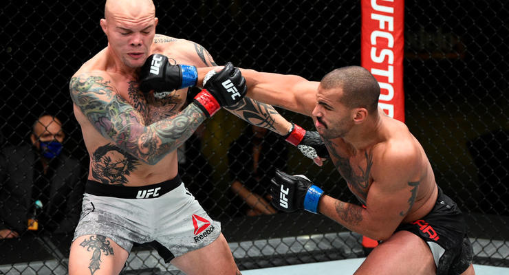 UFC Fight Night 184: Смит "задушил" Кларка и другие результаты турнира