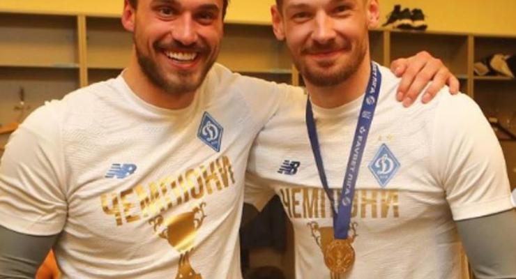 Чемпионские эмоции: футболисты Динамо "поцеловались" в раздевалке