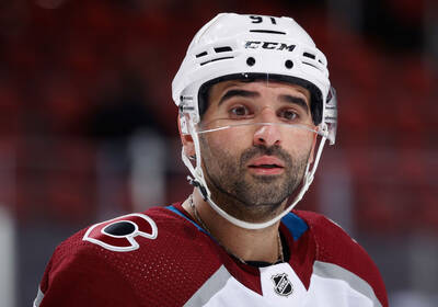 Форварда Колорадо дисквалифицировали на восемь матчей за удар в голову соперника