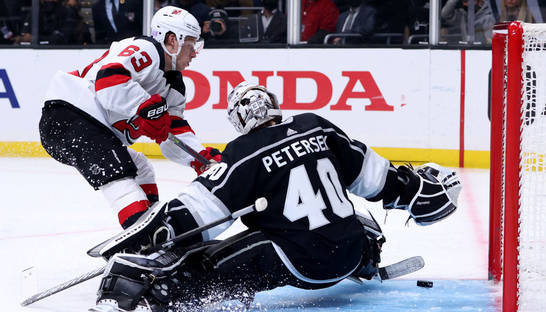 НХЛ: Виннипег уничтожил Чикаго, Нэшвилл дожал Ванкувер