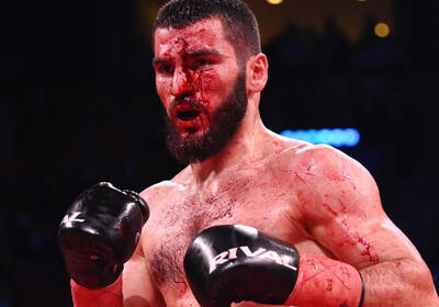 Бетербиев - о полученном рассечении в бою с Брауном: Это новый опыт